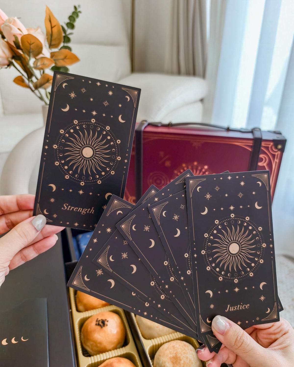 2025中秋送禮 國泰飯店觀光事業.星辰月餅 月慕中秋禮盒 開箱盲盒住宿餐飲券隨機附贈 好吃又好玩4.jpg 2025中秋送禮 國泰飯店觀光事業.星辰月餅 月慕中秋禮盒 開箱盲盒住宿餐飲券隨機附贈 好吃又好玩4.jpg