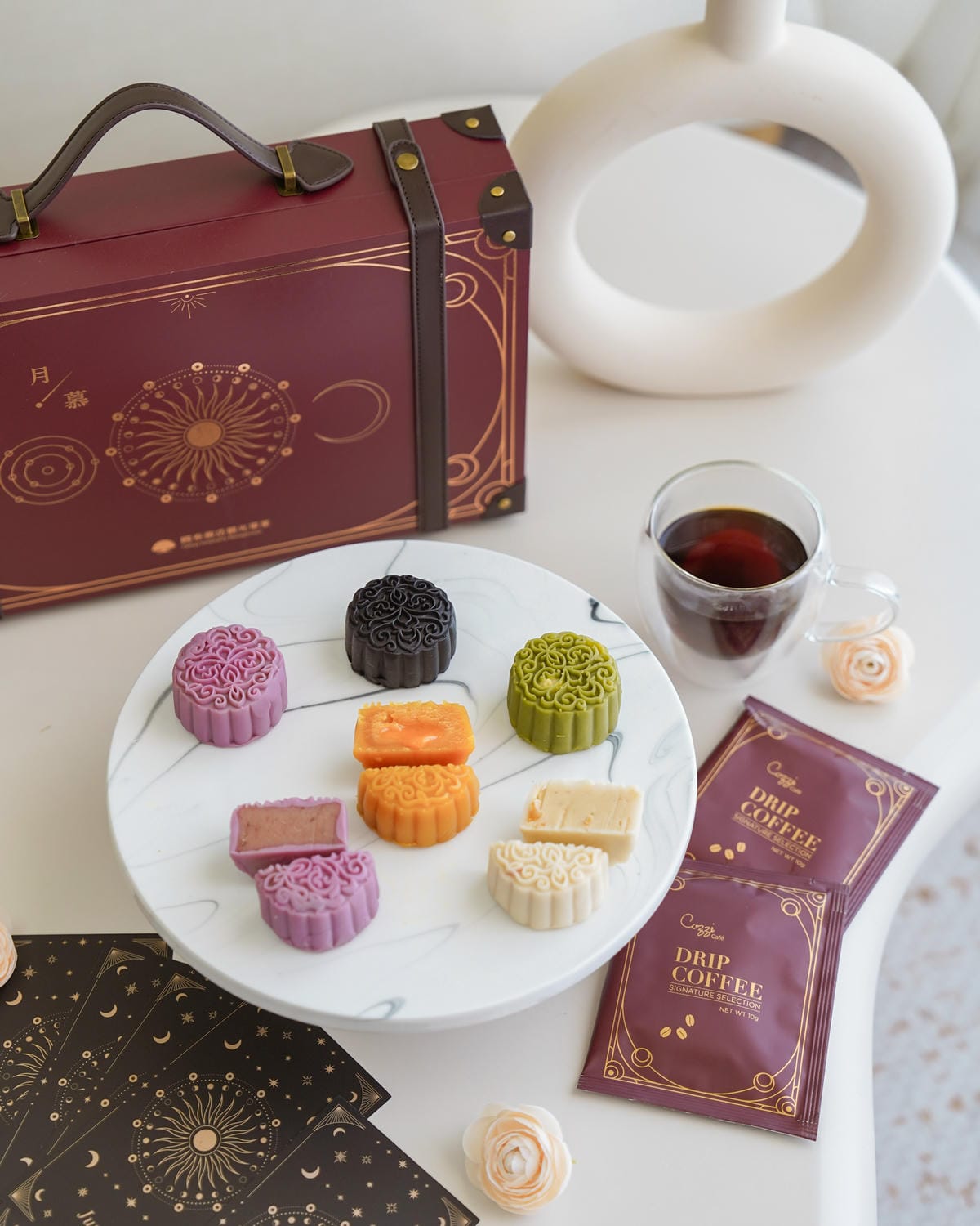 2025中秋送禮 國泰飯店觀光事業.星辰月餅 月慕中秋禮盒 開箱盲盒住宿餐飲券隨機附贈 好吃又好玩5.jpg 2025中秋送禮 國泰飯店觀光事業.星辰月餅 月慕中秋禮盒 開箱盲盒住宿餐飲券隨機附贈 好吃又好玩5.jpg