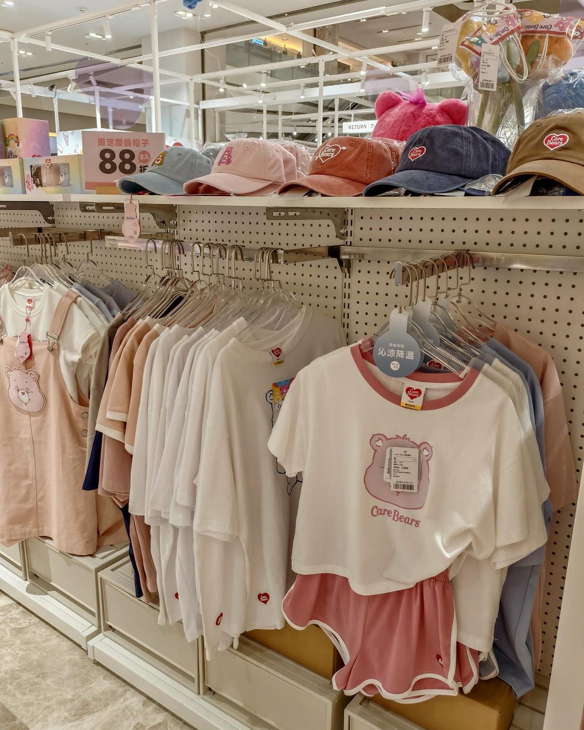 台南咖啡廳 Care Bears主題複合式咖啡廳 期間限定可愛爆擊 南紡購物中心1樓35.jpg 台南咖啡廳 Care Bears主題複合式咖啡廳 期間限定可愛爆擊 南紡購物中心1樓35.jpg