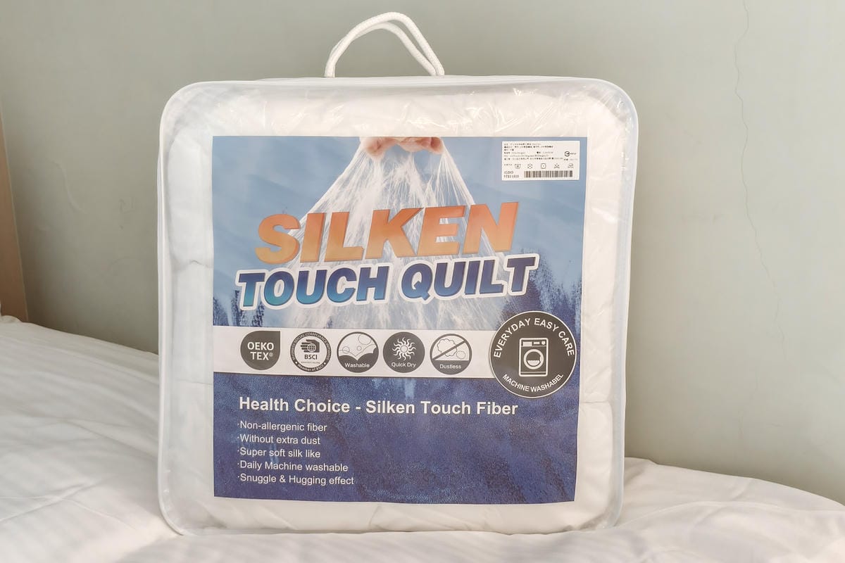 可水洗四季被開箱 日比家族WENTEX可水洗珍珠絲柔雙人四季被 可機洗可烘乾 愛上這舒適輕盈感 百貨品牌四季被心得2.jpg 可水洗四季被開箱 日比家族WENTEX可水洗珍珠絲柔雙人四季被 可機洗可烘乾 愛上這舒適輕盈感 百貨品牌四季被心得2.jpg
