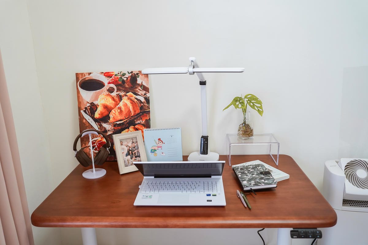 質感原木升降桌開箱 COFO 良木升降桌 實現我的理想工作角落 磁吸收納 自由升降 坐著站著居家辦公都順心2.jpg 質感原木升降桌開箱 COFO 良木升降桌 實現我的理想工作角落 磁吸收納 自由升降 坐著站著居家辦公都順心2.jpg