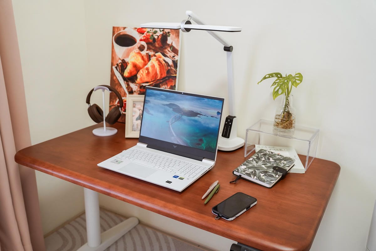 質感原木升降桌開箱 COFO 良木升降桌 實現我的理想工作角落 磁吸收納 自由升降 坐著站著居家辦公都順心15.jpg 質感原木升降桌開箱 COFO 良木升降桌 實現我的理想工作角落 磁吸收納 自由升降 坐著站著居家辦公都順心15.jpg