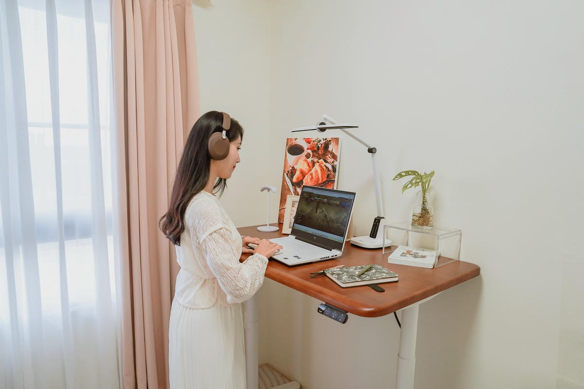 質感原木升降桌開箱 COFO 良木升降桌 實現我的理想工作角落 磁吸收納 自由升降 坐著站著居家辦公都順心39.jpg 質感原木升降桌開箱 COFO 良木升降桌 實現我的理想工作角落 磁吸收納 自由升降 坐著站著居家辦公都順心39.jpg