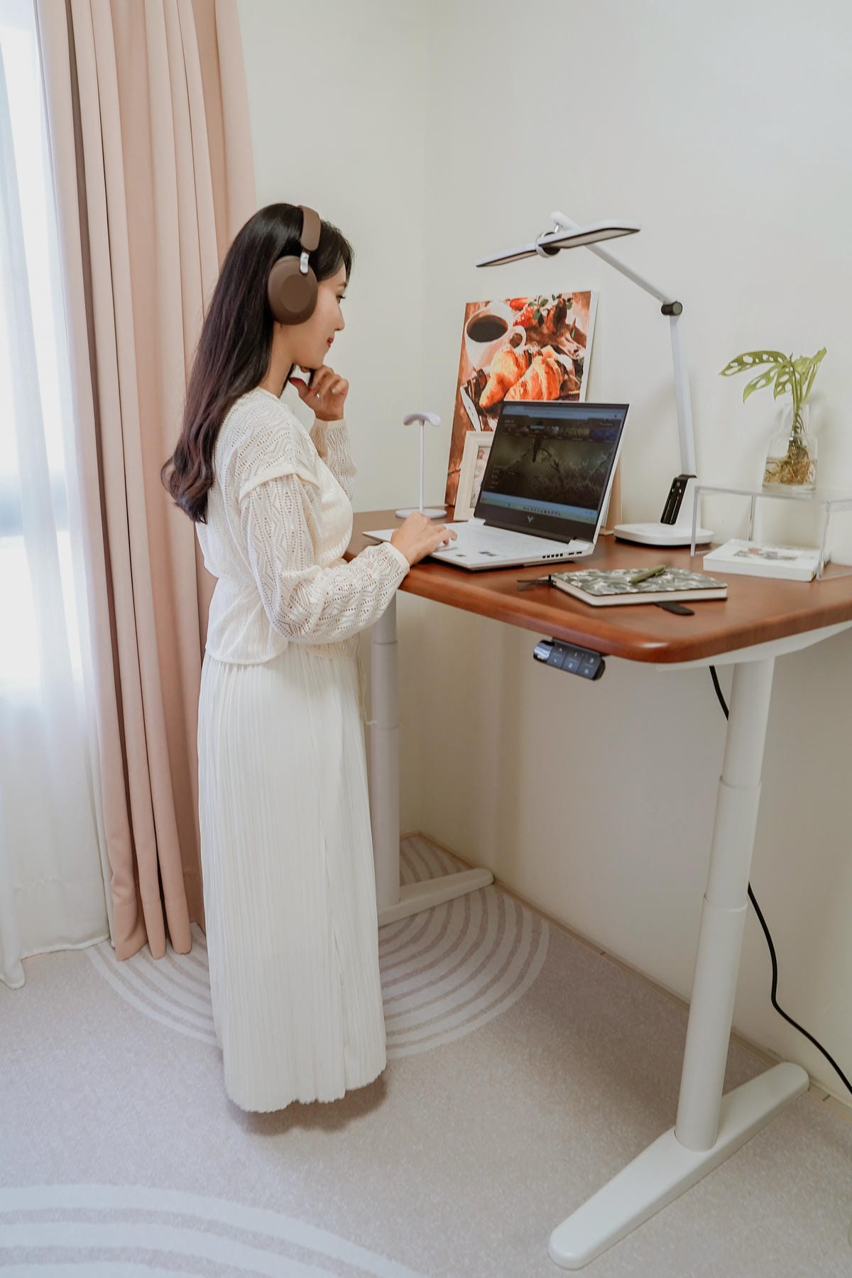 質感原木升降桌開箱 COFO 良木升降桌 實現我的理想工作角落 磁吸收納 自由升降 坐著站著居家辦公都順心4.jpg 質感原木升降桌開箱 COFO 良木升降桌 實現我的理想工作角落 磁吸收納 自由升降 坐著站著居家辦公都順心4.jpg