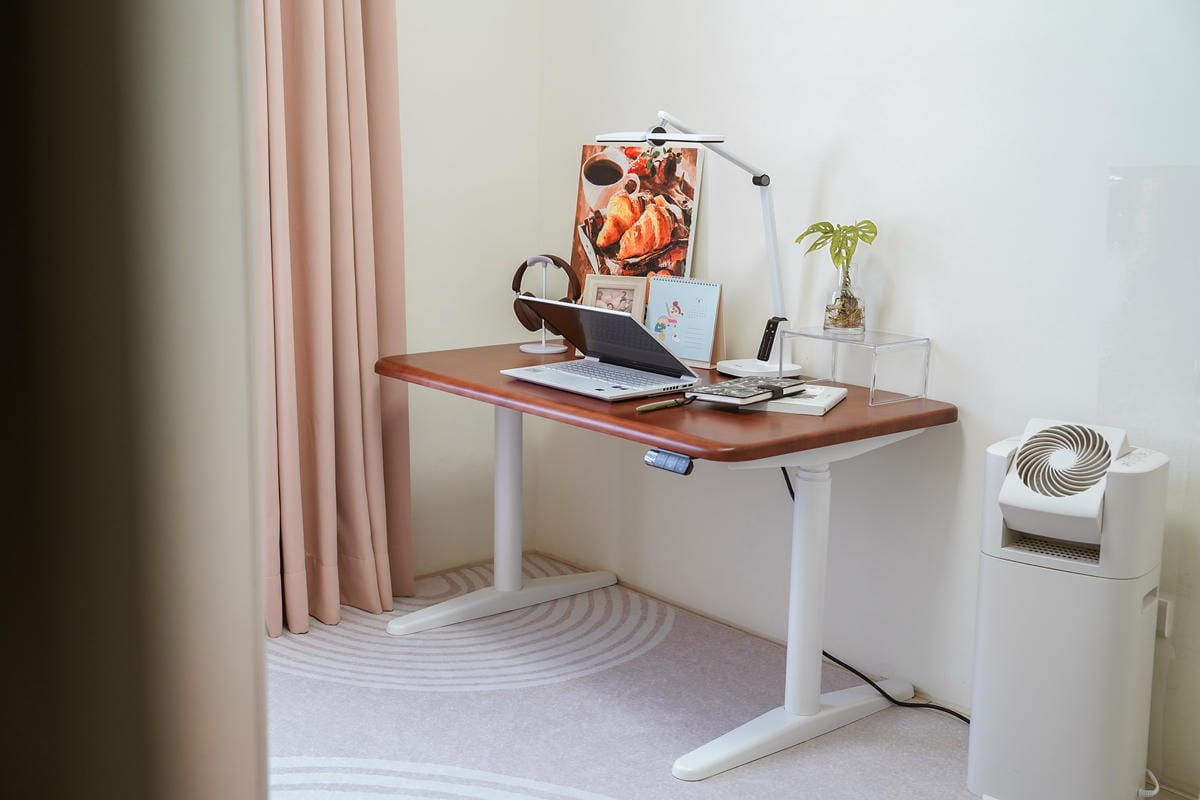 質感原木升降桌開箱 COFO 良木升降桌 實現我的理想工作角落 磁吸收納 自由升降 坐著站著居家辦公都順心14.jpg 質感原木升降桌開箱 COFO 良木升降桌 實現我的理想工作角落 磁吸收納 自由升降 坐著站著居家辦公都順心14.jpg