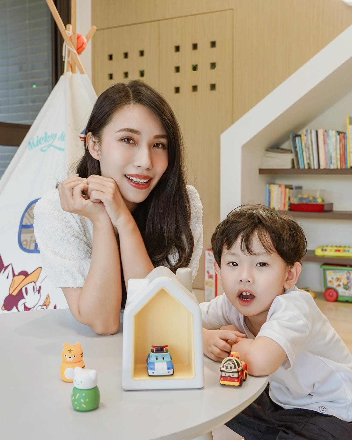 故事機推薦 kokozi 智慧有聲故事屋 質感育兒神器 POLI ROY HOOBA故事大王 陪伴孩子每一天1A.jpg 故事機推薦 kokozi 智慧有聲故事屋 質感育兒神器 POLI ROY HOOBA故事大王 陪伴孩子每一天1A.jpg