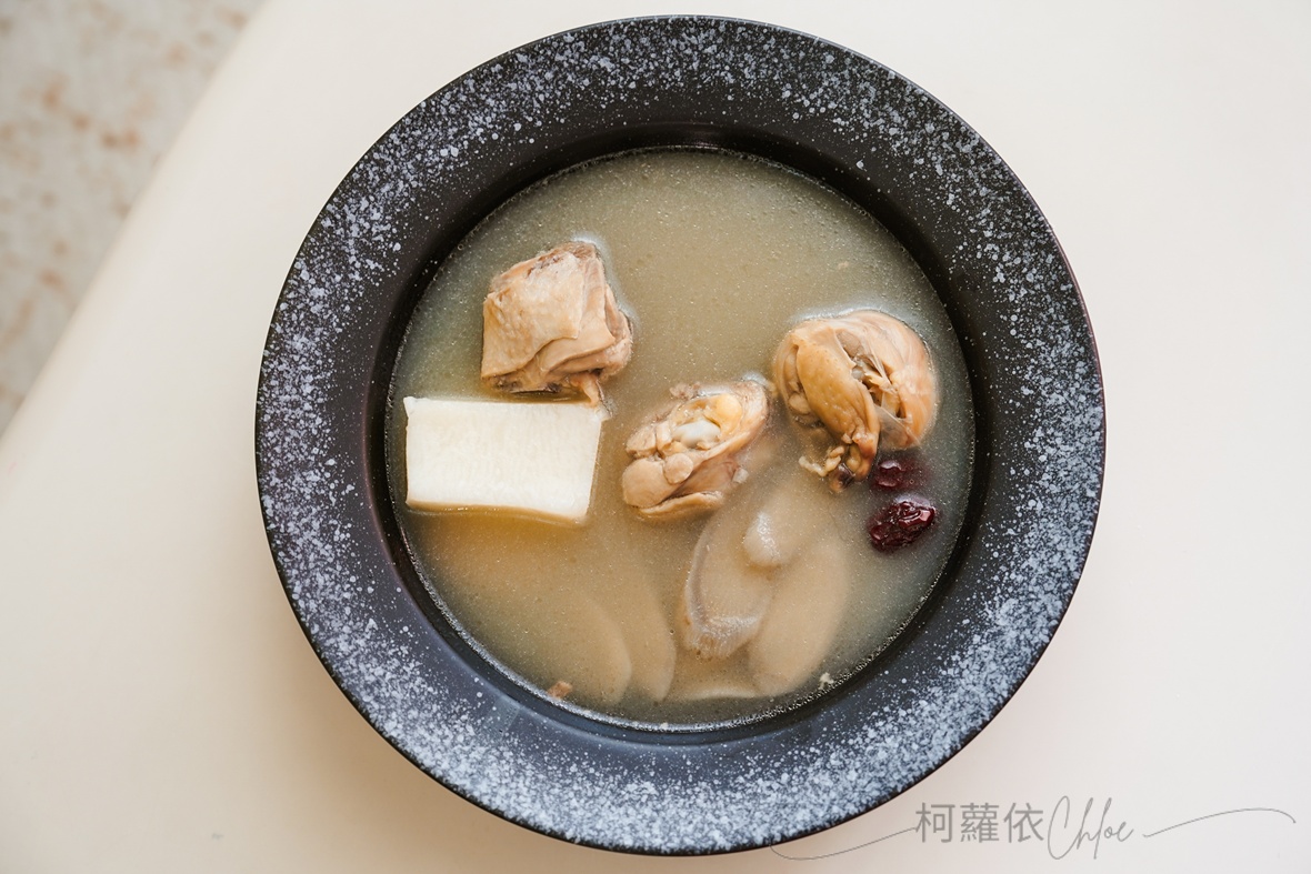 KKLife評價｜好喝雞腿湯推薦 媽媽必備的加熱即食湯品推薦 好喝不油不費力的日常保養雞湯
