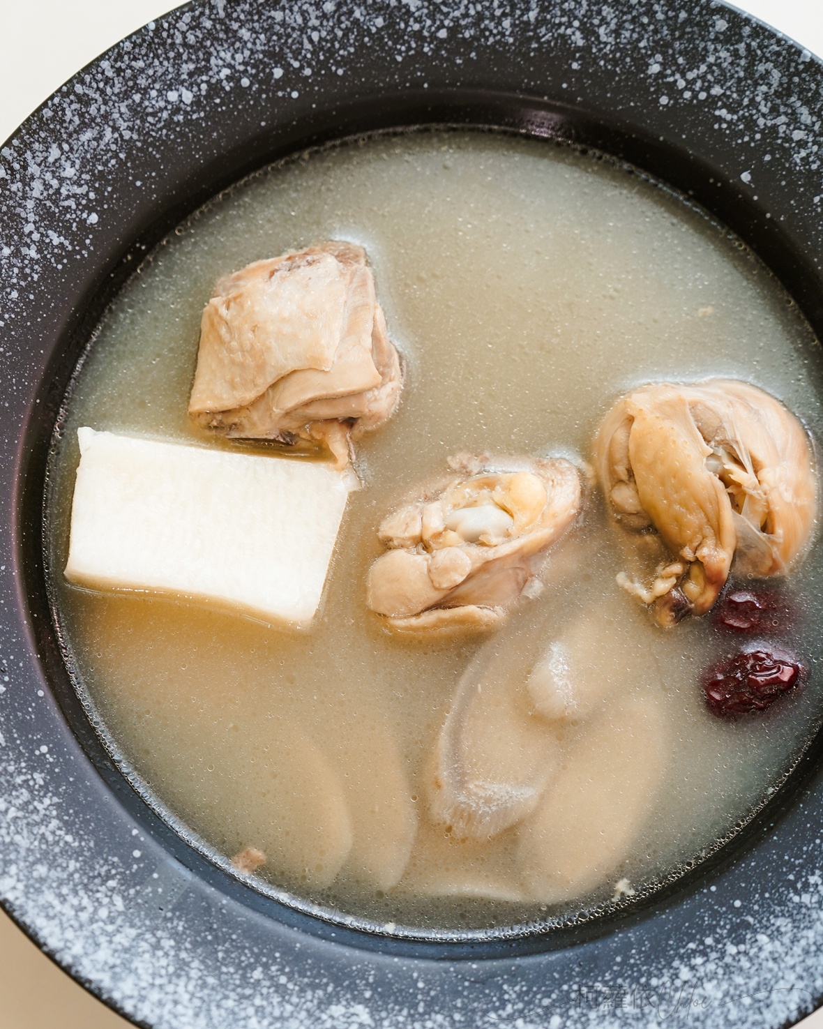 KKLife評價｜好喝雞腿湯推薦 媽媽必備的加熱即食湯品推薦 好喝不油不費力的日常保養雞湯