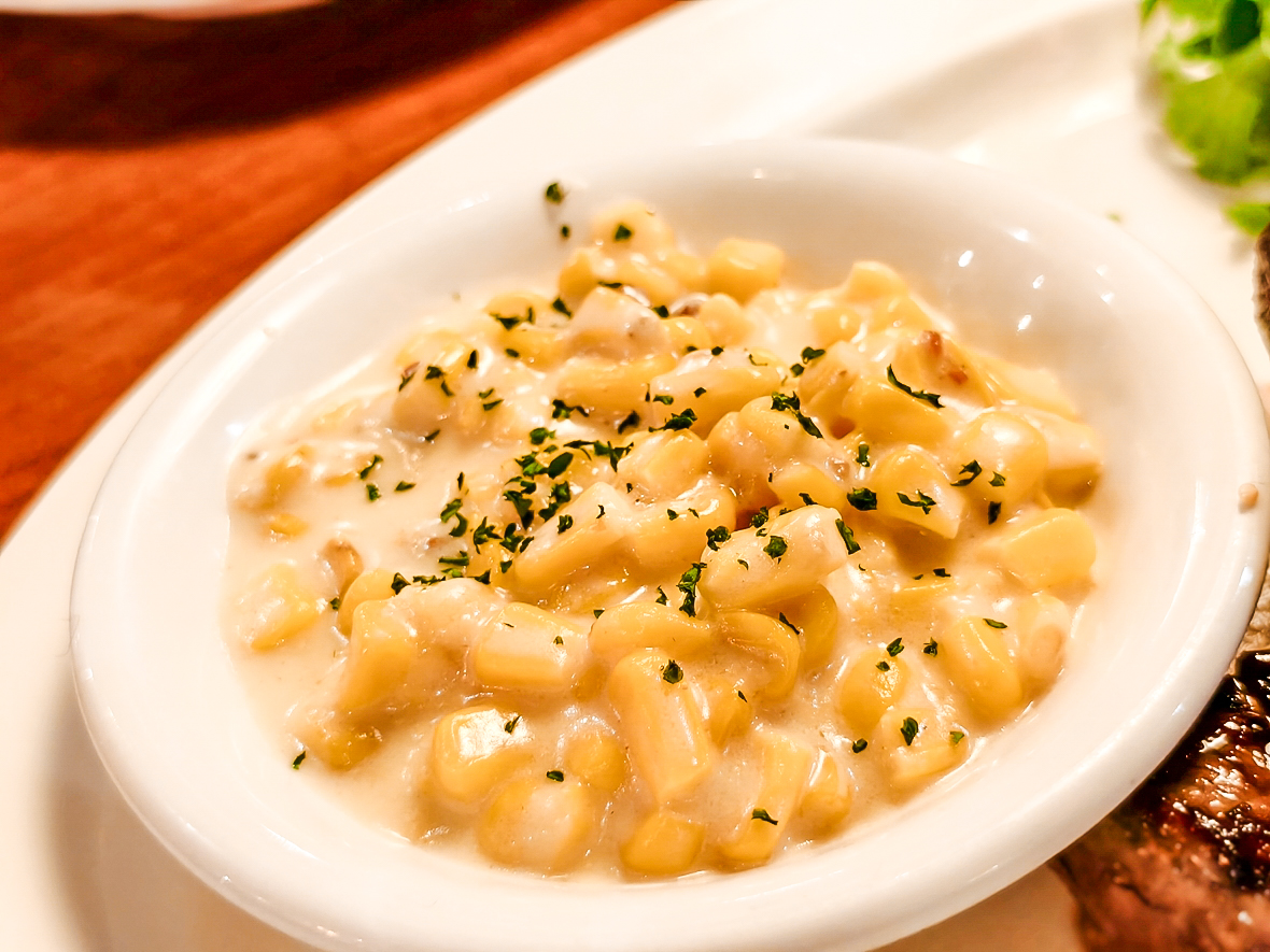 桃園青埔美食｜Texas Roadhouse 德州鮮切牛排 新光店 平日午間優惠食記分享 手工麵包、花生無限續