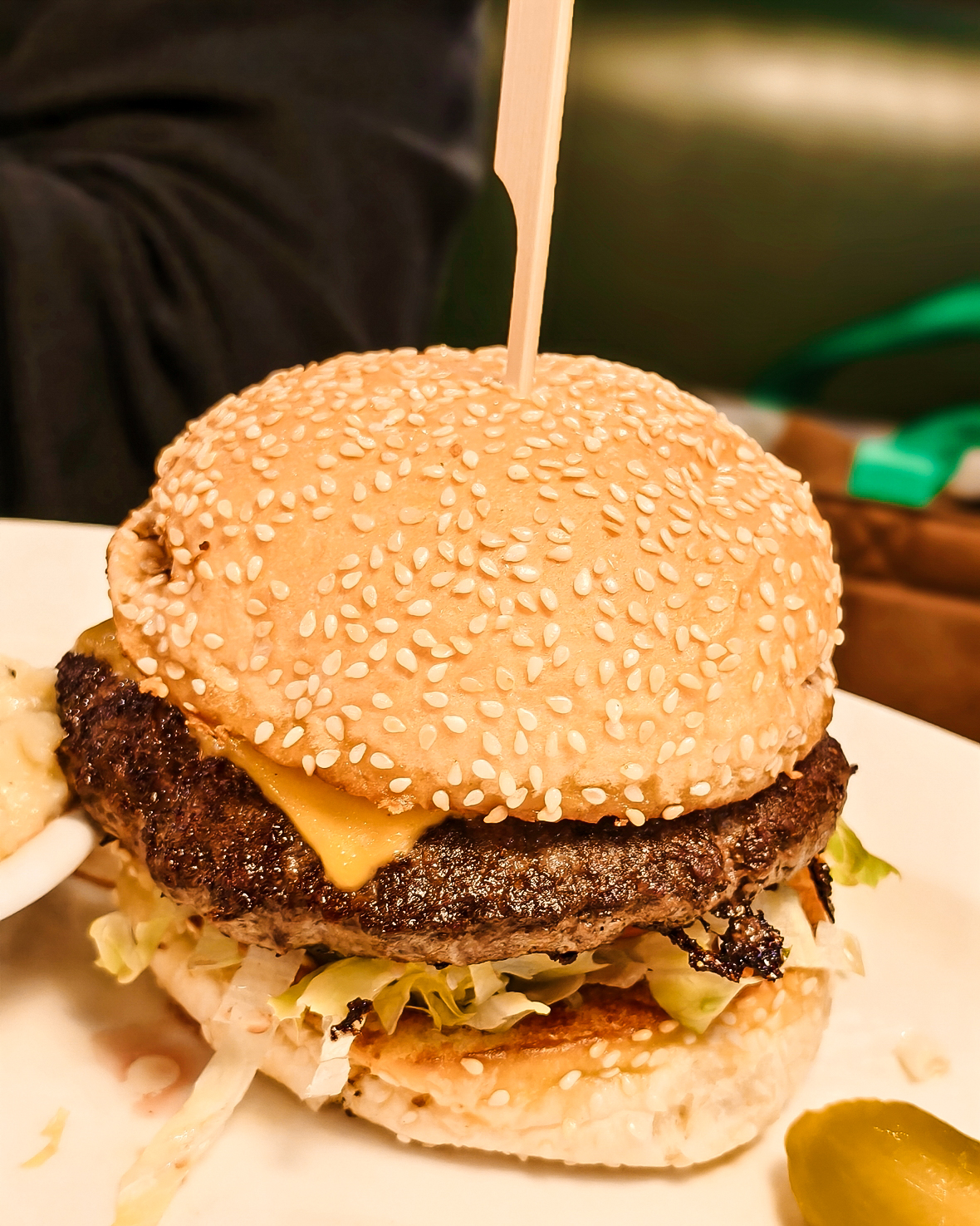 桃園青埔美食｜Texas Roadhouse 德州鮮切牛排 新光店 平日午間優惠食記分享 手工麵包、花生無限續