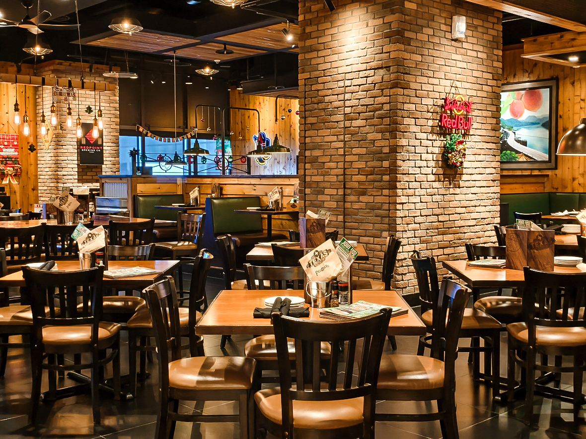 桃園青埔美食｜Texas Roadhouse 德州鮮切牛排 新光店 平日午間優惠食記分享 手工麵包、花生無限續