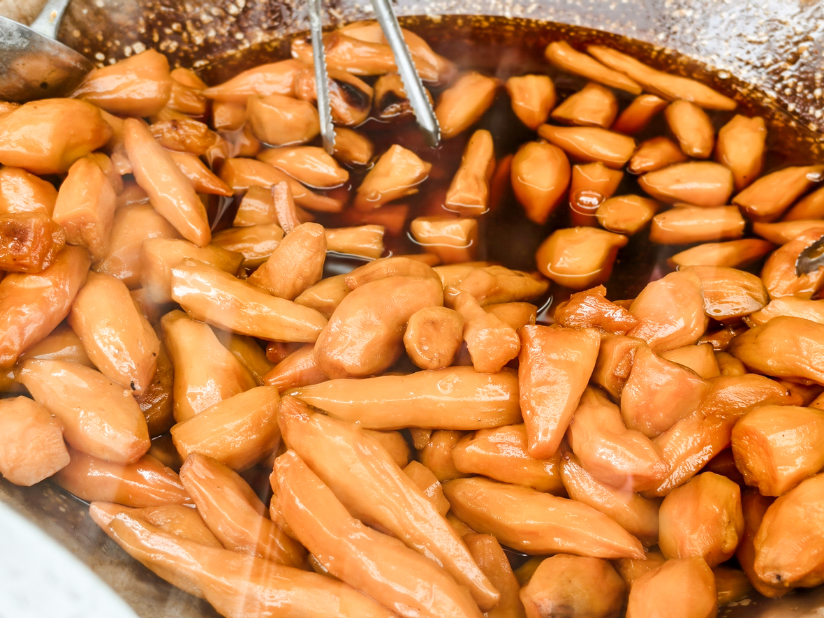 竹山老街特色小吃｜紫南宮順遊必吃 30年代番薯竹筍包 Y2K安全帽大饅頭