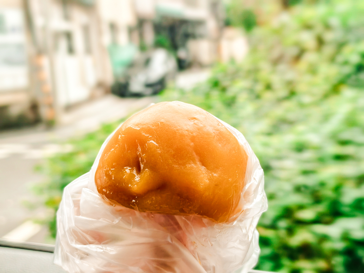 竹山老街特色小吃｜紫南宮順遊必吃 30年代番薯竹筍包 Y2K安全帽大饅頭