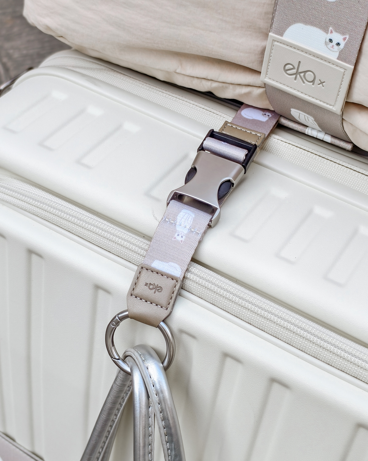 行李配件推薦|實測好用的ekax行李束帶 固定帶 行李織帶掛環 行李飄帶 百搭雲朵托特包 旅行必備好物一次打包 - 第12張圖 行李配件推薦|實測好用的ekax行李束帶 固定帶 行李織帶掛環 行李飄帶 百搭雲朵托特包 旅行必備好物一次打包