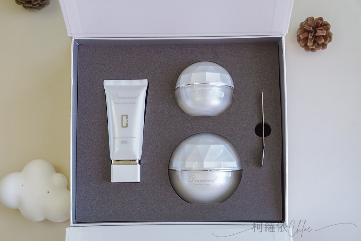 頂級保養推薦|康倪CONI 鑽彩綻光禮盒組 聖誕新品開箱 三步驟打造鑽石般光澤肌 - 第4張圖 頂級保養推薦|康倪CONI 鑽彩綻光禮盒組 聖誕新品開箱 三步驟打造鑽石般光澤肌