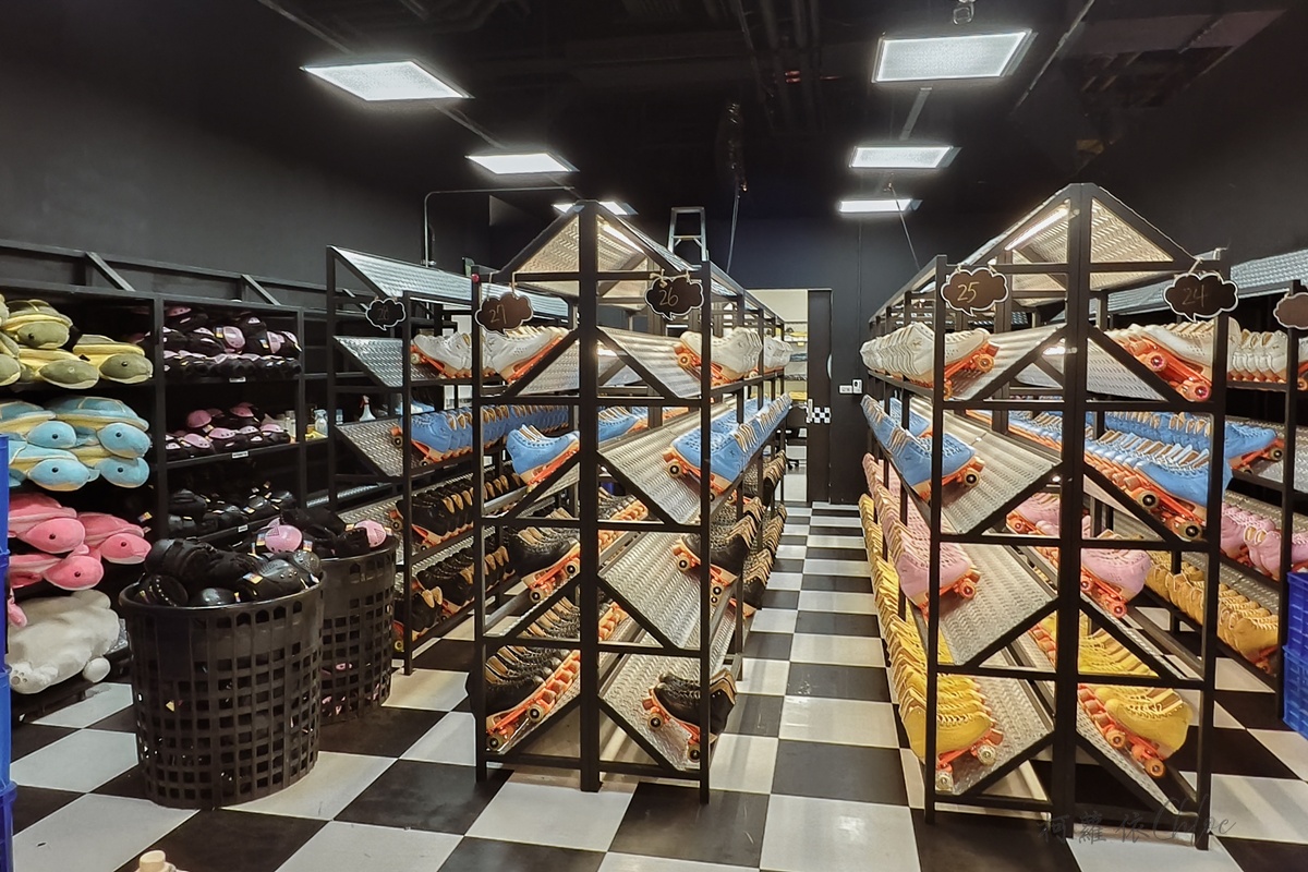 台南滑輪場推薦｜大魯閣Roller186滑輪場南紡館 美式復古風好拍好玩 週三女孩日只要100元