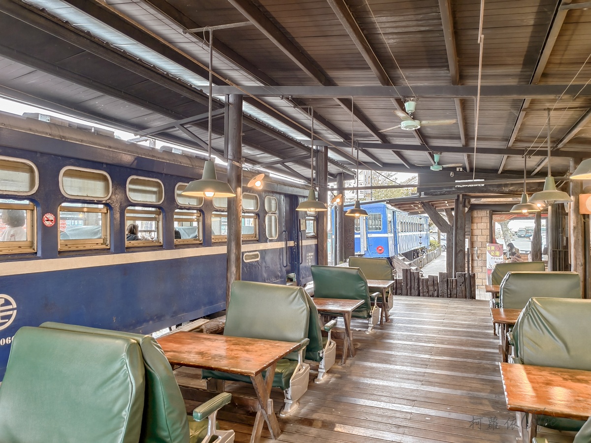 台東池上親子餐廳|悟饕池上飯包文化故事館 在藍皮火車廂內吃懷舊鐵路便當 - 第16張圖 台東池上親子餐廳|悟饕池上飯包文化故事館 在藍皮火車廂內吃懷舊鐵路便當