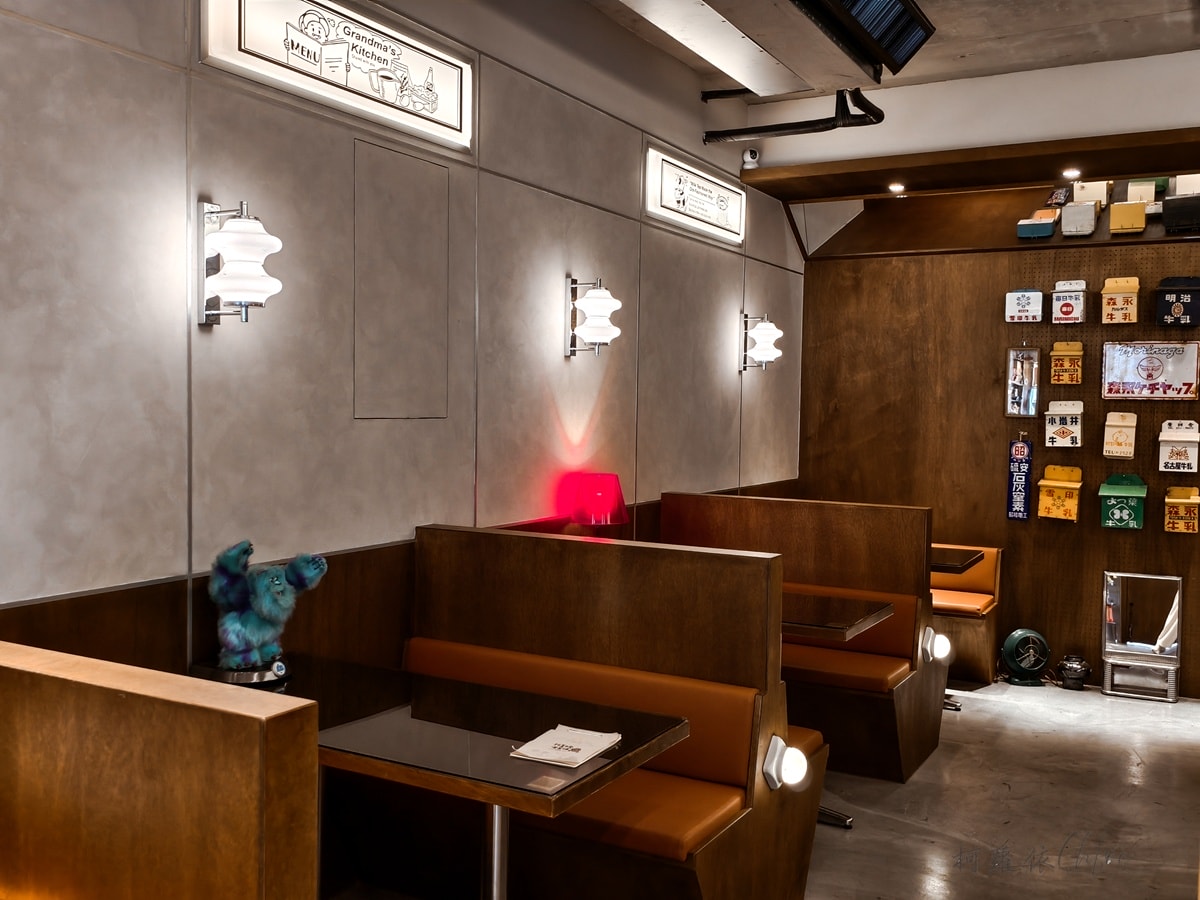 台南永康復古咖啡廳｜阿美嬤喫茶舖  紅茶牛奶 吐司輕食 迷你柑仔店回味童年