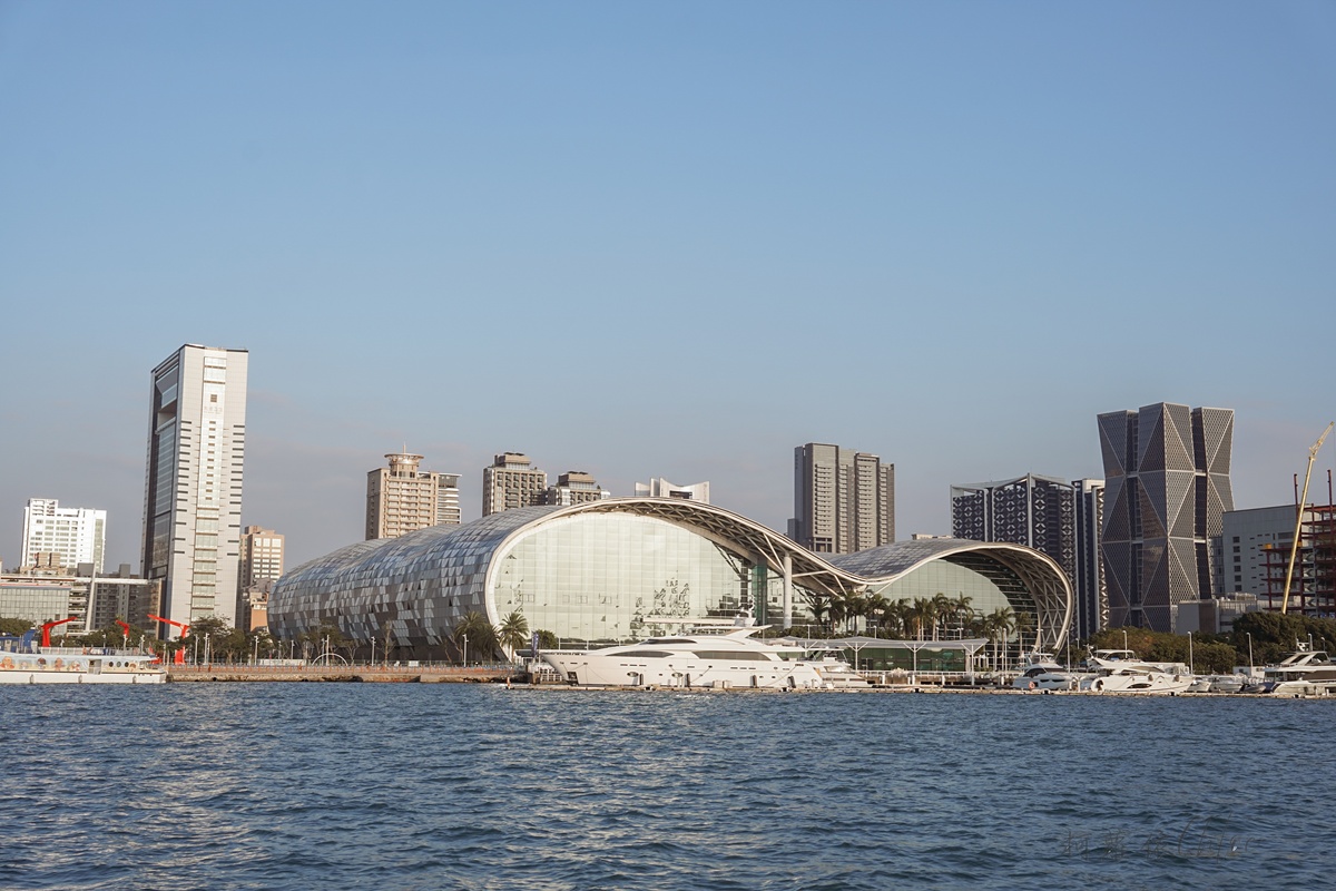 高雄國際貨櫃藝術節-愛耍廢 搭乘文化遊艇巡航高雄港 遇見藝術與港都記憶的美好