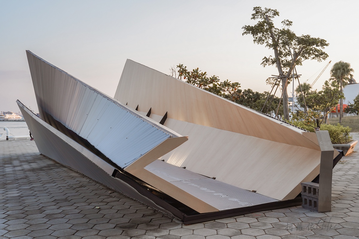 高雄國際貨櫃藝術節-愛耍廢 搭乘文化遊艇巡航高雄港 遇見藝術與港都記憶的美好