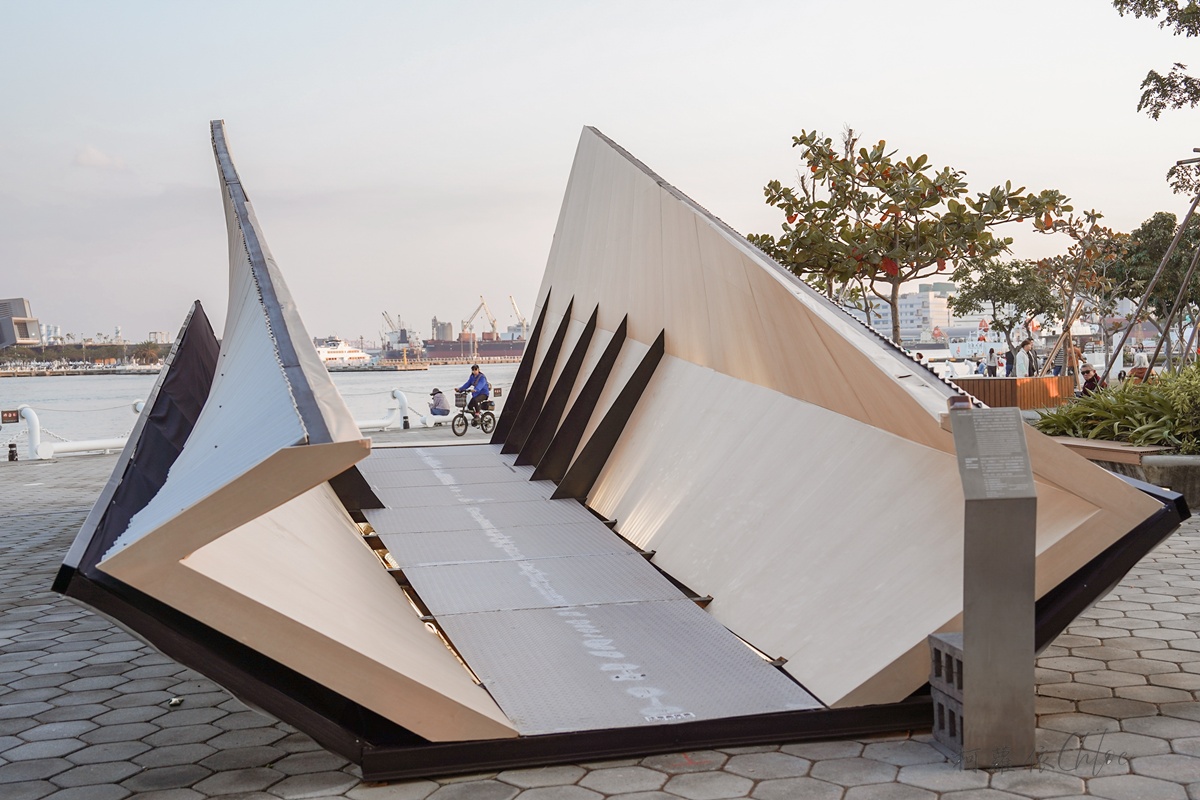 高雄國際貨櫃藝術節-愛耍廢 搭乘文化遊艇巡航高雄港 遇見藝術與港都記憶的美好