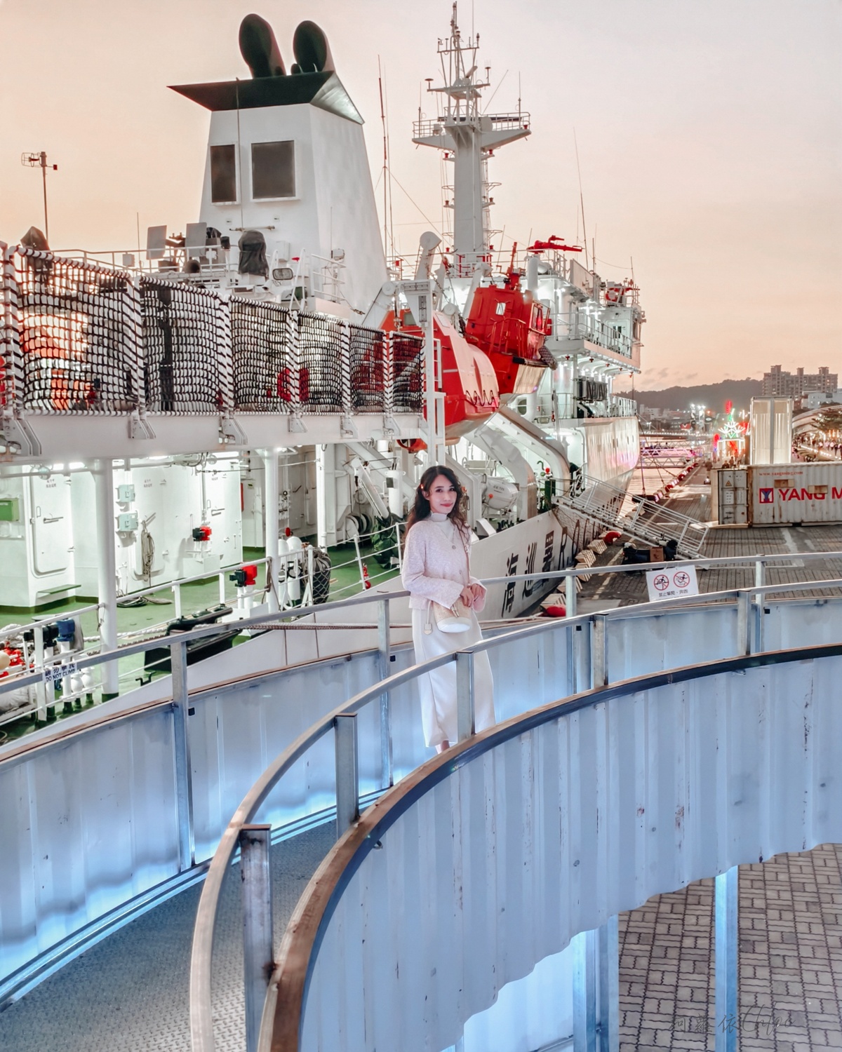 高雄國際貨櫃藝術節-愛耍廢 搭乘文化遊艇巡航高雄港 遇見藝術與港都記憶的美好