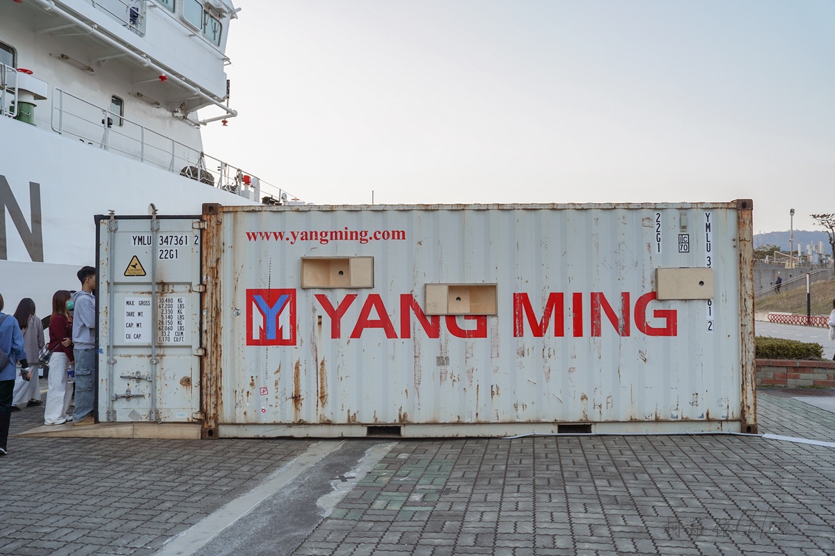 高雄國際貨櫃藝術節-愛耍廢 搭乘文化遊艇巡航高雄港 遇見藝術與港都記憶的美好