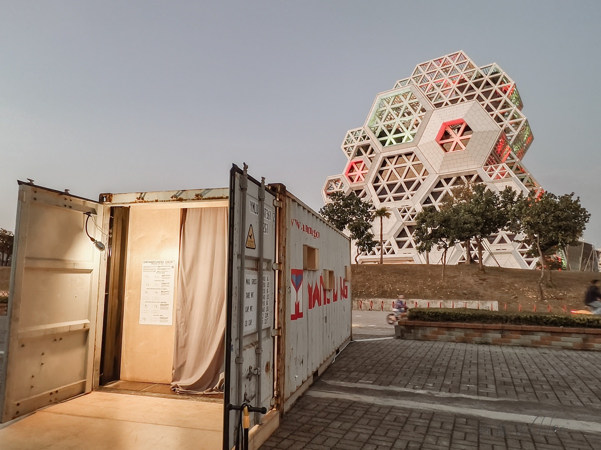 高雄國際貨櫃藝術節-愛耍廢 搭乘文化遊艇巡航高雄港 遇見藝術與港都記憶的美好