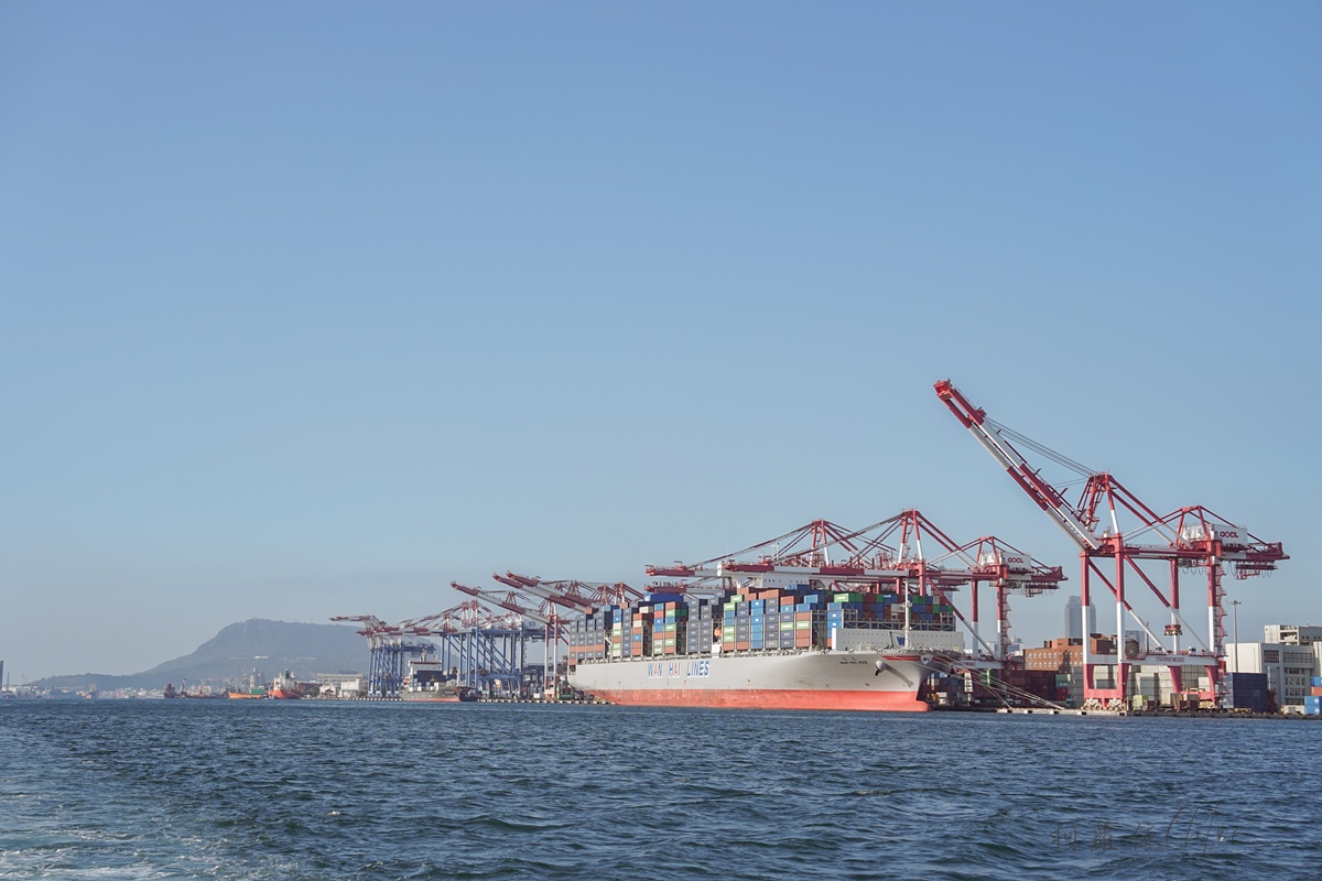 高雄國際貨櫃藝術節-愛耍廢 搭乘文化遊艇巡航高雄港 遇見藝術與港都記憶的美好