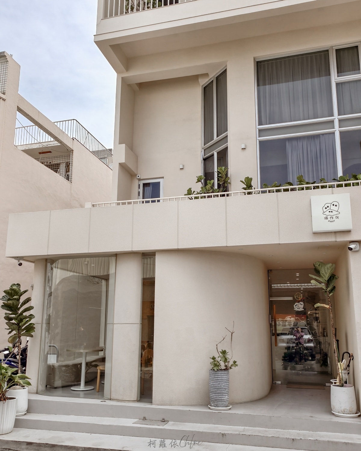台南安平早午餐推薦｜塔作伙PSSST 奶白質感咖啡廳 酪梨酸種麵包與法式吐司必吃