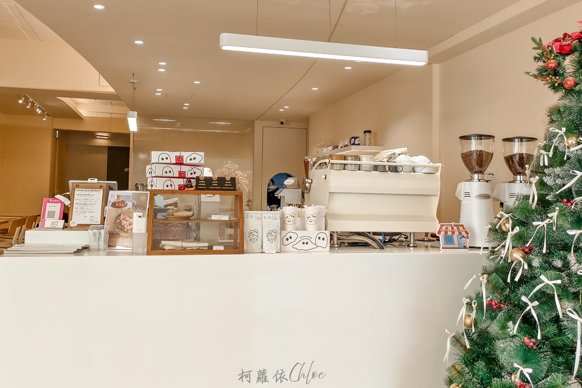台南安平早午餐推薦｜塔作伙PSSST 奶白質感咖啡廳 酪梨酸種麵包與法式吐司必吃