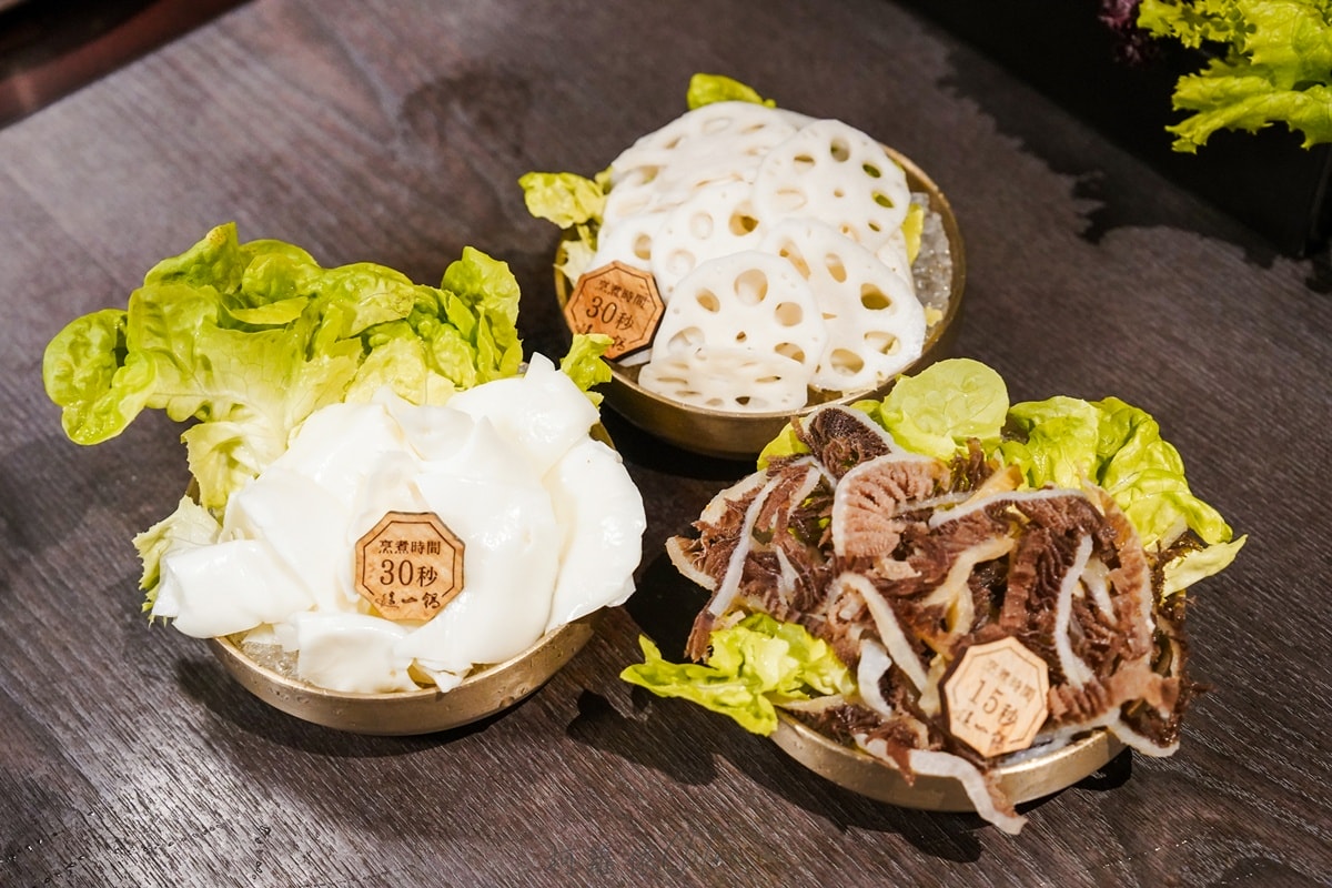 台南火鍋推薦｜這一鍋 皇室秘藏鍋物｜新品開箱！無花果甘潤雞湯鍋 搭配職人手切雞肉 日本A5和牛拼盤 聚餐首選 鴛鴦鍋超對味