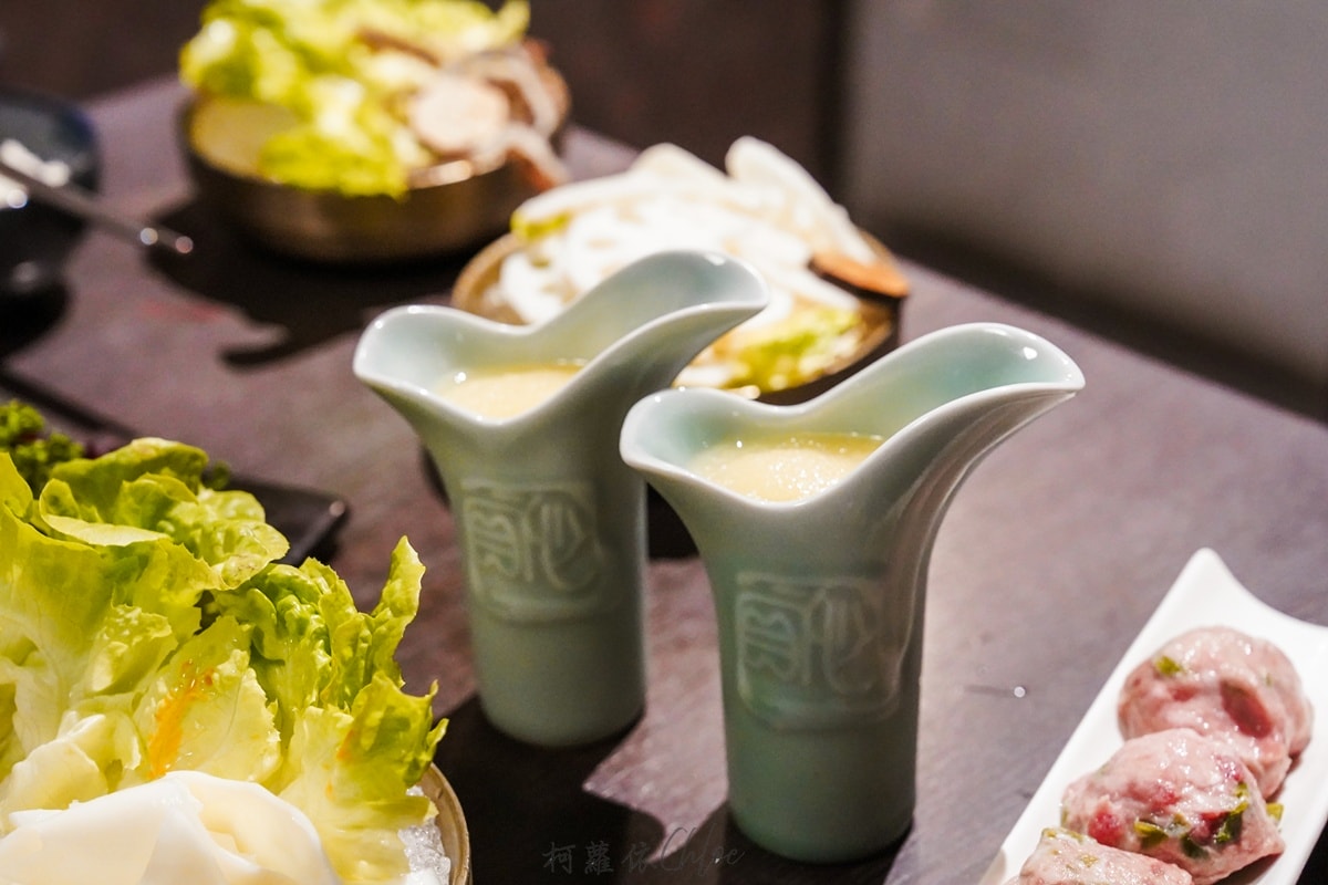台南火鍋推薦｜這一鍋 皇室秘藏鍋物｜新品開箱！無花果甘潤雞湯鍋 搭配職人手切雞肉 日本A5和牛拼盤 聚餐首選 鴛鴦鍋超對味