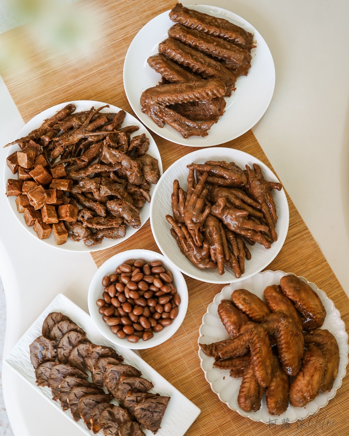 員林伴手禮推薦｜黑竹園雞腳凍開箱 40年老滷滷味 宅配美食必買清單