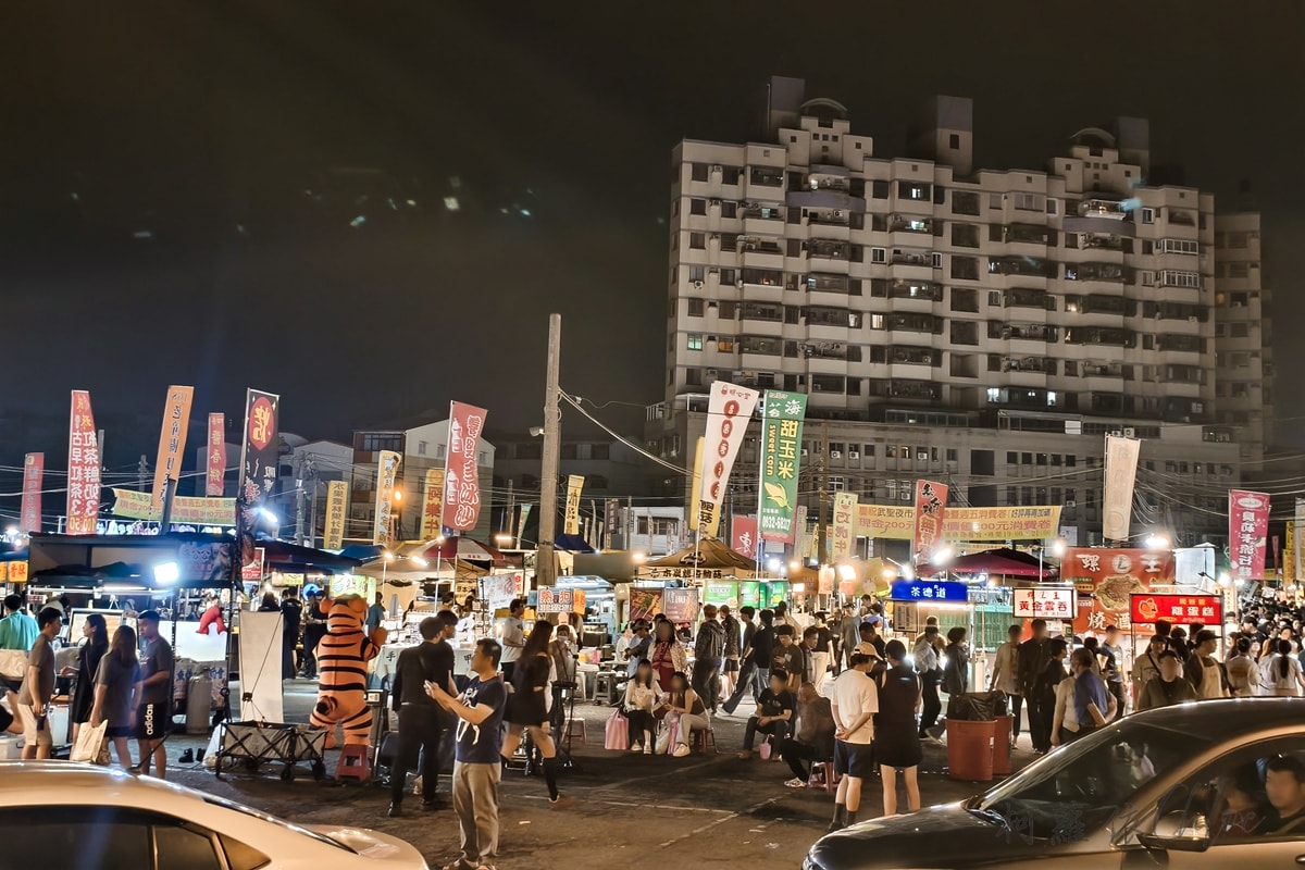 台南在地人夜市｜武聖夜市 從學生時代逛到現在 熱鬧美食天堂 必吃必玩攤位推薦