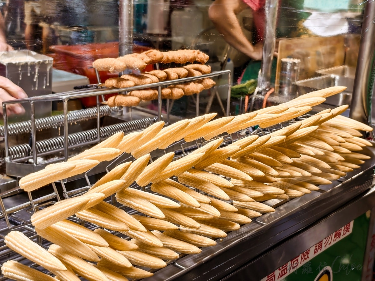 台南在地人夜市｜武聖夜市 從學生時代逛到現在 熱鬧美食天堂 必吃必玩攤位推薦
