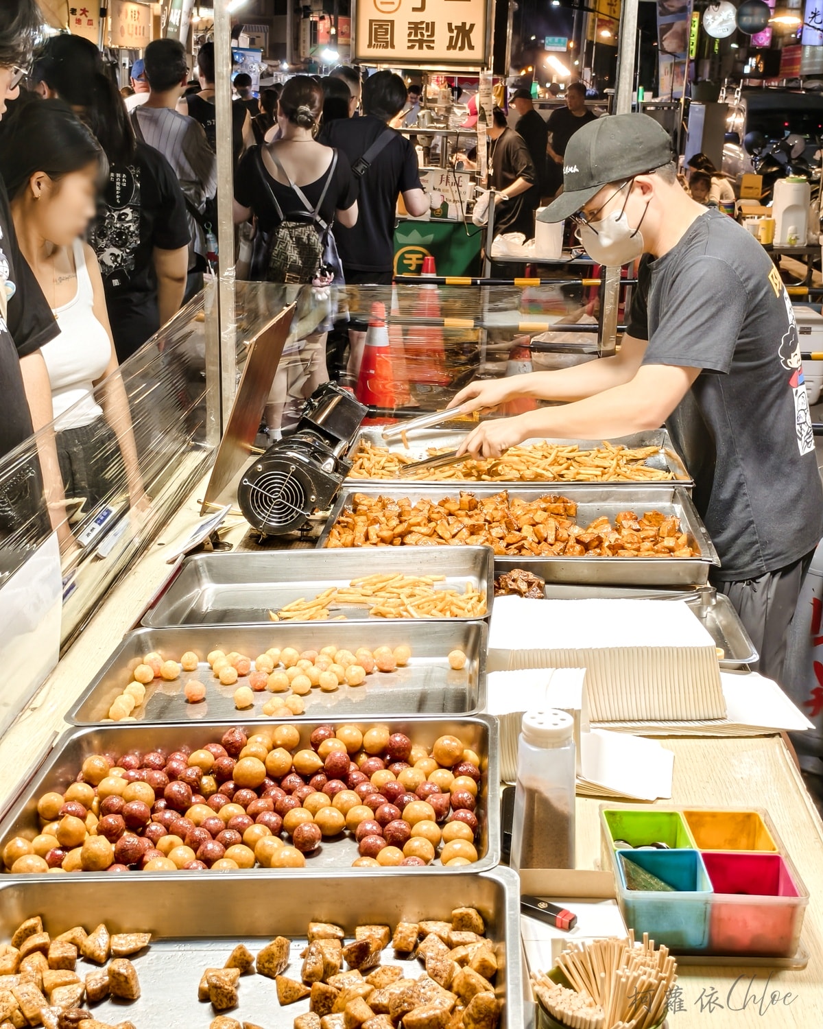 台南在地人夜市｜武聖夜市 從學生時代逛到現在 熱鬧美食天堂 必吃必玩攤位推薦