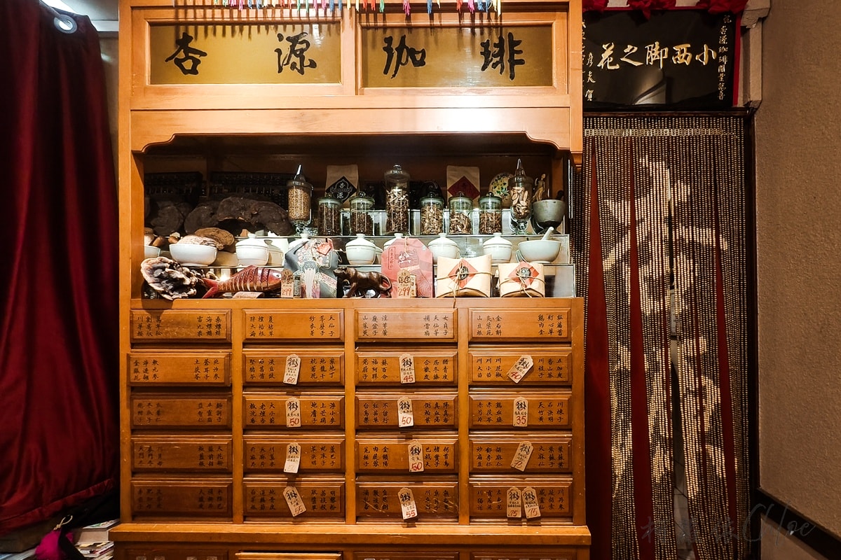 台南特色咖啡廳推薦｜杏源珈琲 藏在良皇宮旁巷弄裡的老宅咖啡 喝咖啡前記得先抽籤