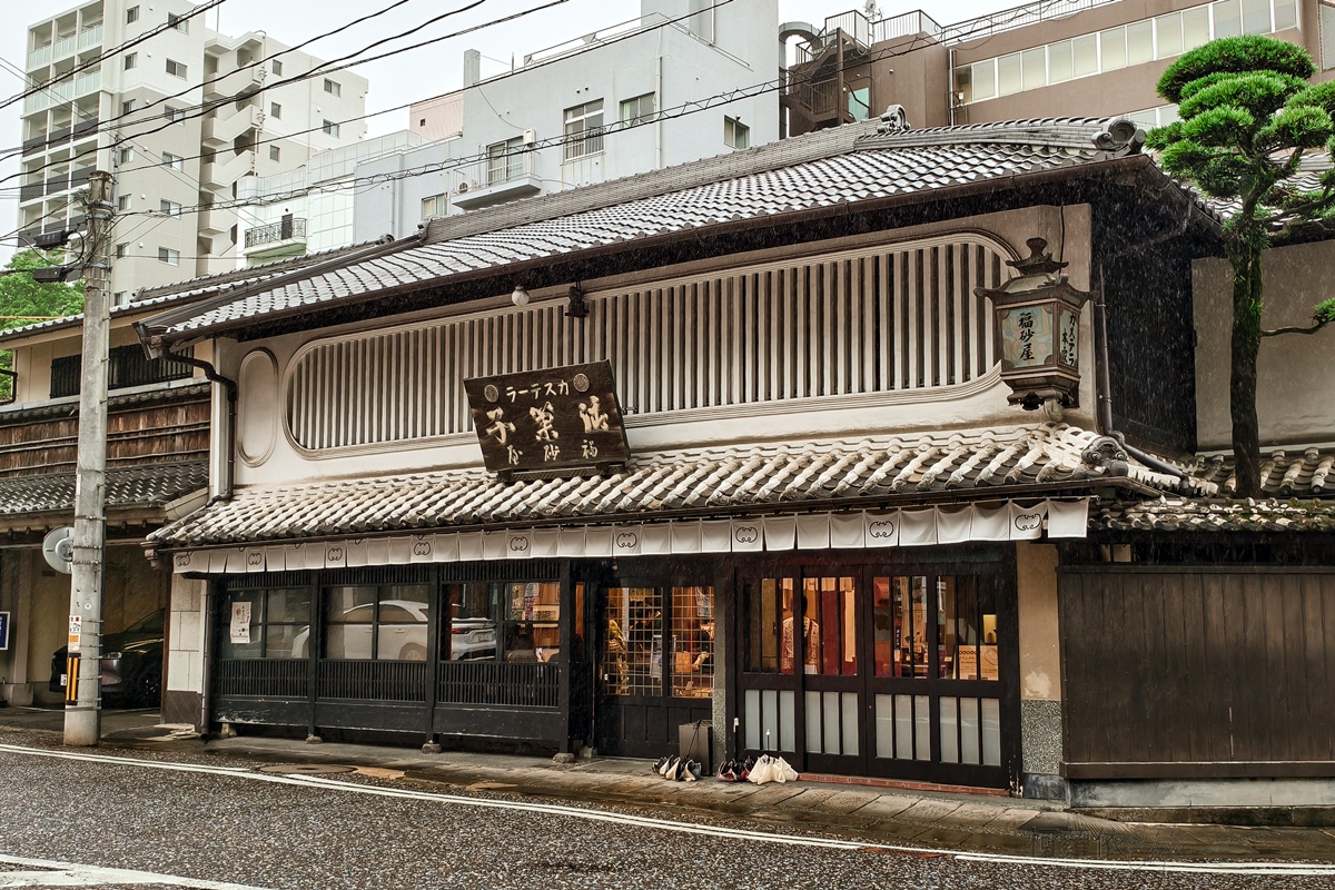 日本長崎｜福砂屋長崎本店開箱 搭麗星郵輪岸上觀光必買伴手禮 400年老店長崎蛋糕值得買