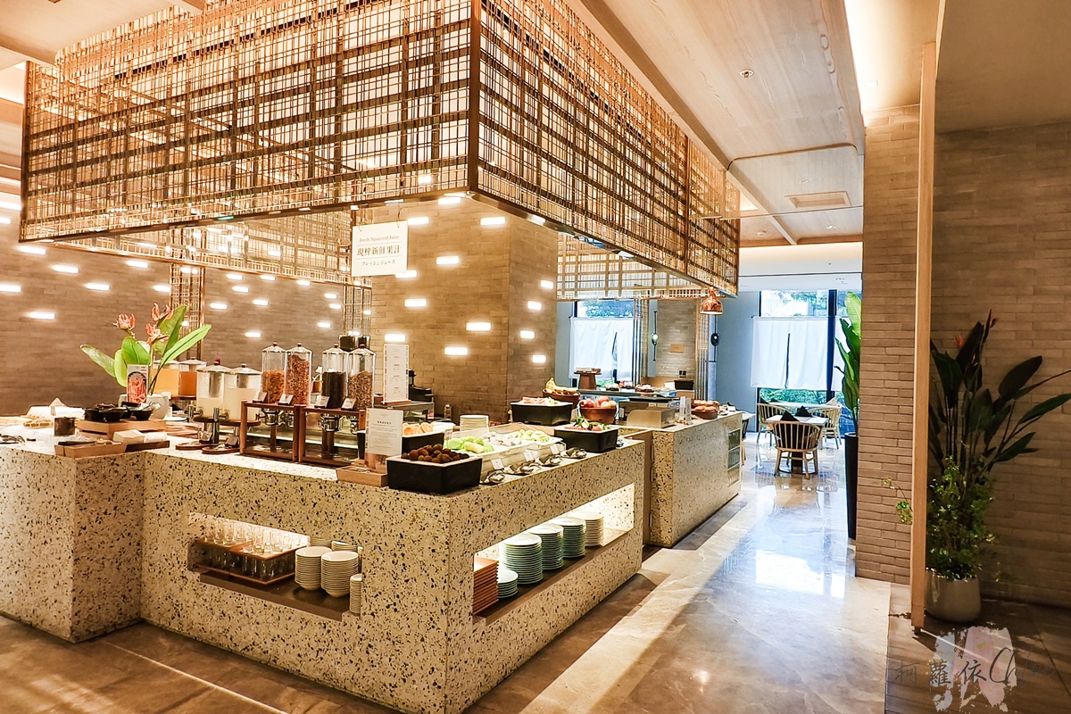 高雄住宿推薦｜高雄日航酒店 帶孩子入住豪華家庭房 半露天泳池 夢時代摩天輪 Summer Siesta沁夏假期住房專案超好玩