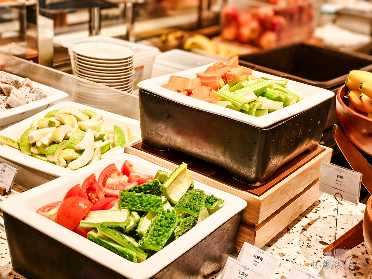 高雄住宿推薦｜高雄日航酒店 帶孩子入住豪華家庭房 半露天泳池 夢時代摩天輪 Summer Siesta沁夏假期住房專案超好玩