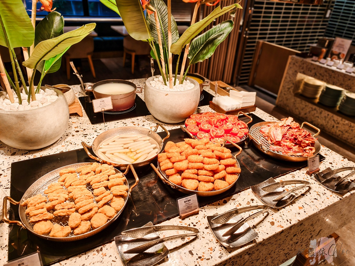 高雄住宿推薦｜高雄日航酒店 帶孩子入住豪華家庭房 半露天泳池 夢時代摩天輪 Summer Siesta沁夏假期住房專案超好玩