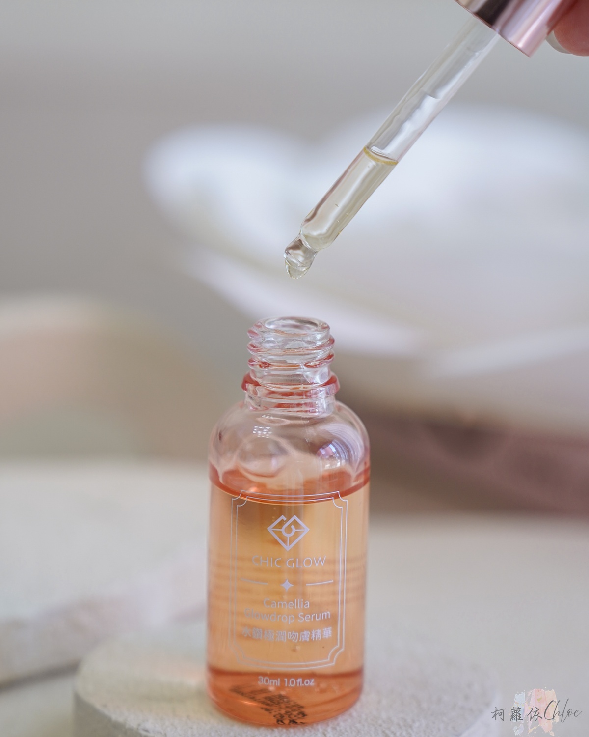 輕奢保養推薦｜CHIC GLOW輕奢鑽光保養組開箱 水鑽極潤吻膚精華＋山茶花鑽光霜 打造自然透亮好感膚況