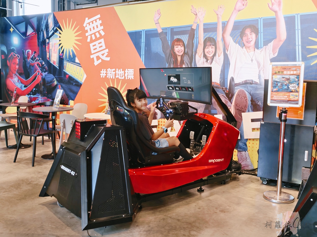 高雄駁二親子景點推薦｜VOLARE飛行體驗主題館 勇闖侏羅紀超有臨場感 球型LED飛行劇院 模擬賽車一次玩